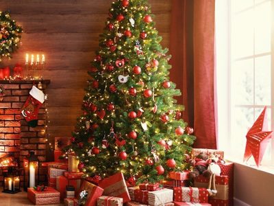 El truco infalible para limpiar tu árbol de Navidad sin dañarlo antes de armarlo en casa