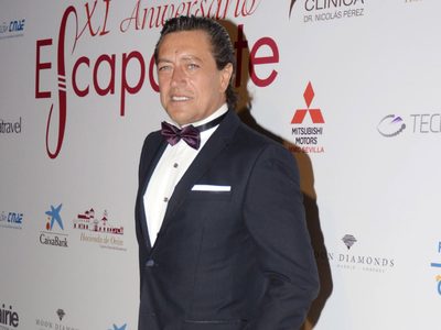 Primeras imágenes de Ernesto Neyra abandonando la prisión: dos mujeres celebraron su salida