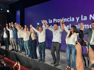 Con "guerra de hinchadas" Petri y Cornejo celebraron el triunfo