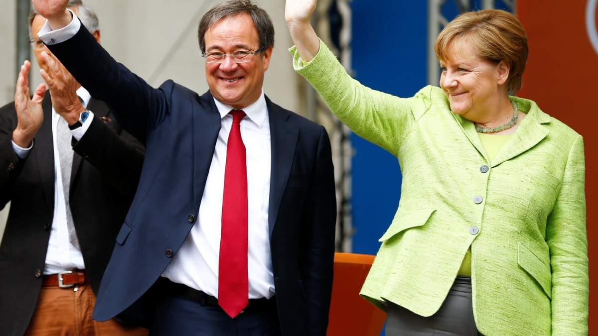 Angela Merkel, canciller de Alemania, junto a Armin Laschet, su nuevo sucesor en la CDU. Fuente: (Twitter)