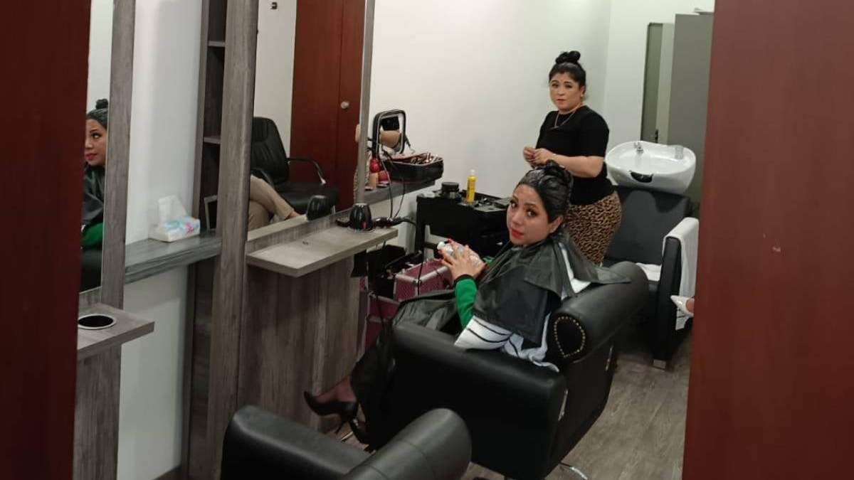 La senadora del PVEM Juanita Guerra Mena es captada en salón de belleza al interior del Senado