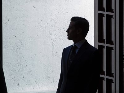 Rodeado de lujos en España, Peña se queda solo