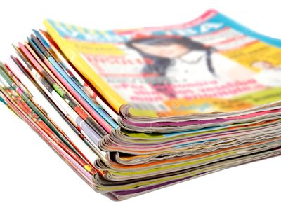 No tires las revistas viejas que coleccionas y haz este delicado adorno para tu cuarto o living
