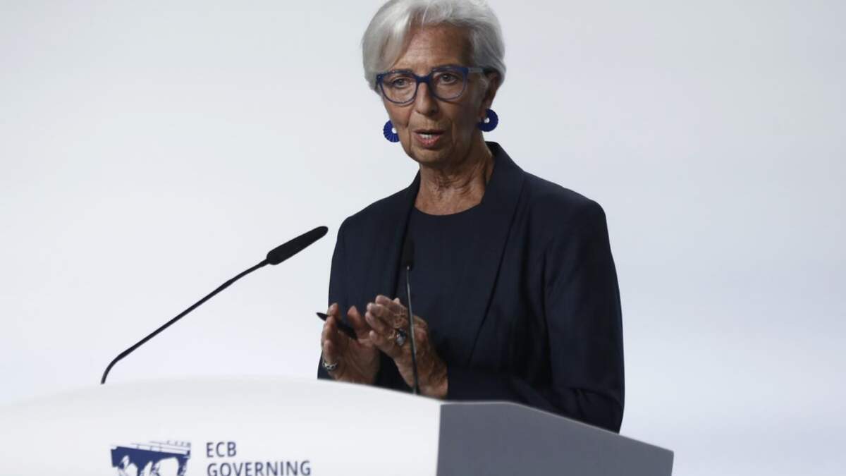 La presidenta del Banco Central Europeo, Christine Lagarde, habla en rueda de prensa en el Banco de Grecia, en Atenas