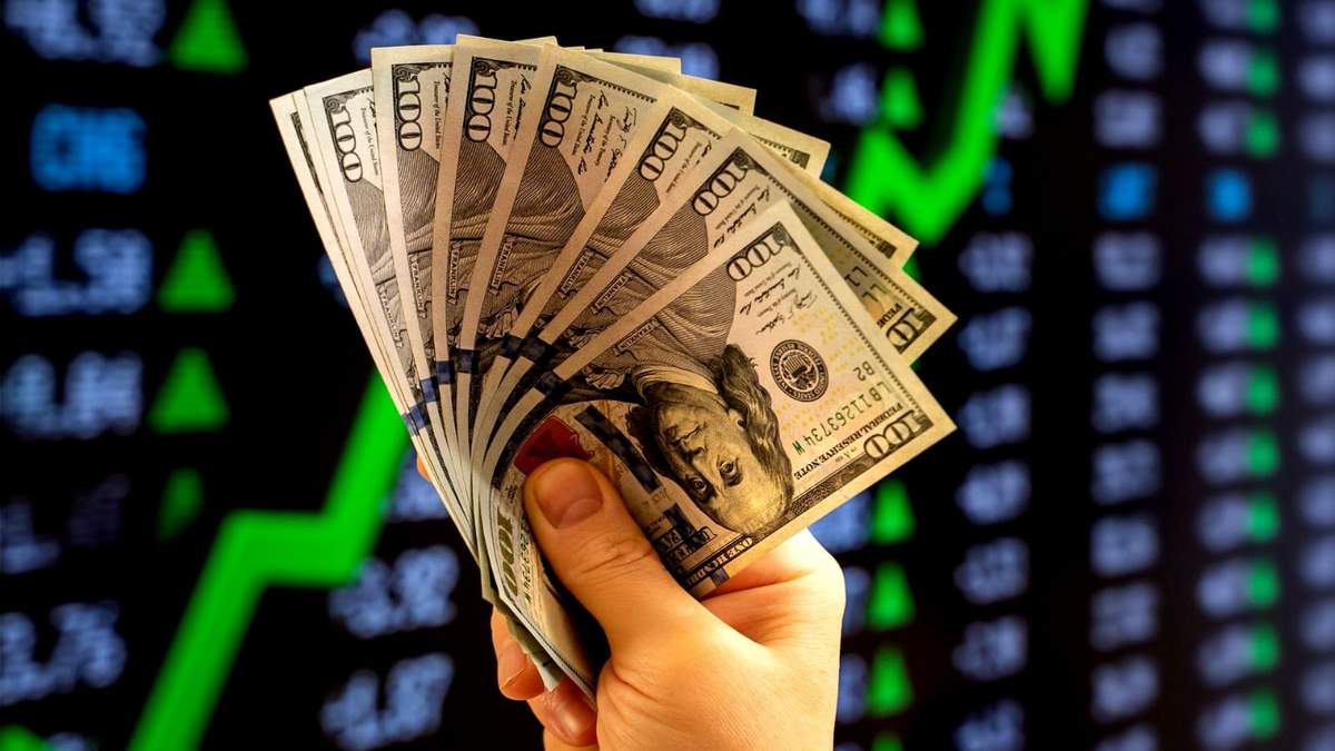 Lacunza apoyó la decisión del Gobierno de vender dólares en el techo de la banda