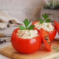 Tomates rellenos: para el verano, un plato fresco y nutritivo