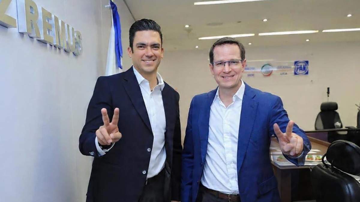 El líder nacional del PAN, Jorge Romero, y el coordinador de ese partido en el Senado, Ricardo Anaya