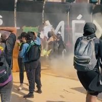 Marcha 8M: Arriban primeros contingentes al Zócalo; policías reciben a mujeres con gases (Video)
