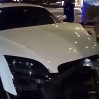 Un lujoso auto chocó contra un hotel de Puerto Madero
