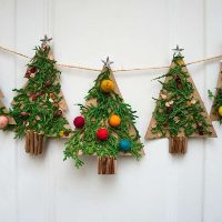Con un pedazo de cartón y bolitas de Navidad del año pasado: creá este hermoso móvil para decorar tu hogar