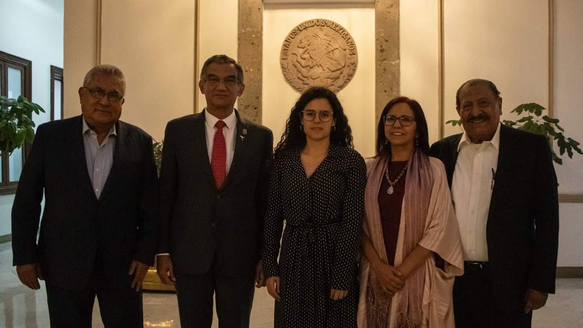 Se reune el Dr. Américo Villarreal con Arnulfo Rodríguez Treviño, Leticia Ramírez Amaya y  Alfonso Cepeda.
