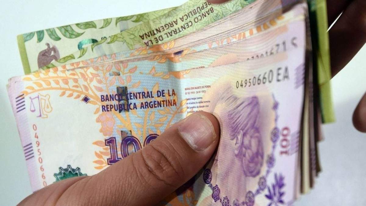 El gobierno decretó un aumento salarial para el sector privado. Fuente: (Twitter)