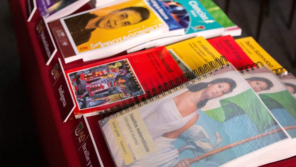 Los libros de texto gratuitos están en proceso de modificación