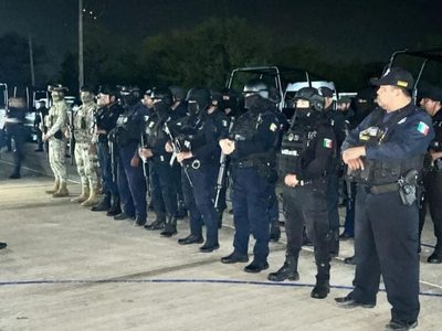 Realizan operativo a cuartel de policía de Juchitán por vínculos con delincuencia organizada