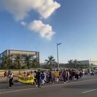 Protestan en Dos Bocas por reubicación de escuelas colindantes con la refinería Olmeca