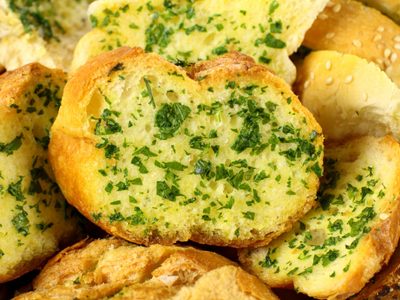 Pan de ajo sin gluten: te va a encantar para acompañar tu próxima picadita con amigos o en familia