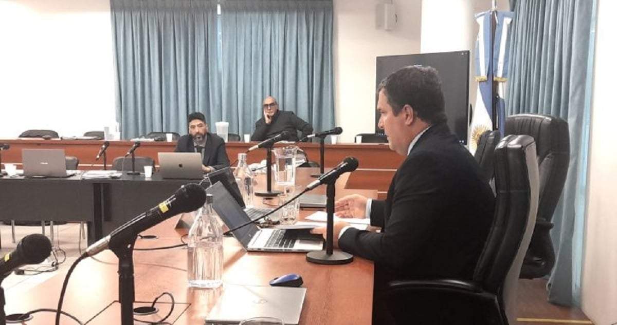 Ricardo Soiza y su defensa, en la audiencia en la que se rechazó que quede en libertad. Fuete (Noticias Jusneuquén)