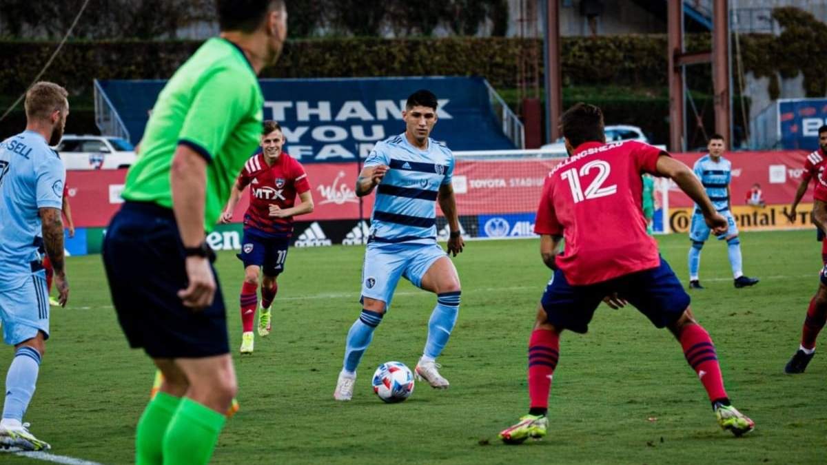 El delantero mexicano Alan Pulido