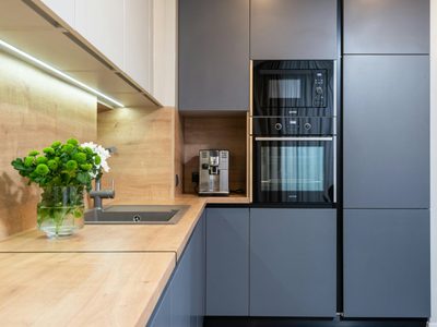 Tu horno no es un armario: lo que dice el Feng Shui sobre guardar cosas adentro