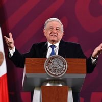 “Ni un voto a los corruptos”: AMLO cambia su llamado luego de la prohibición del INE