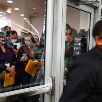 Trump presenta una demanda para detener el recuento en Michigan