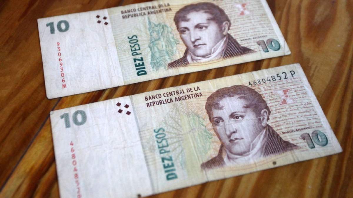 Billetes de 10 pesos. Fuente: (Twitter)