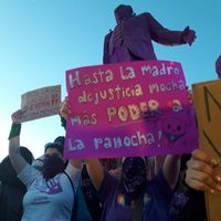 Una marcha entre reclamos, mantas e historias atroces