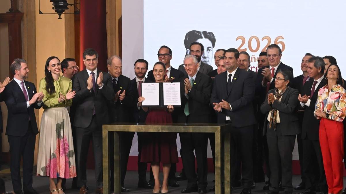 La presidenta Claudia Sheinbaum firma el acuerdo para el Fomento de la Industria Siderúrgica Mexicana