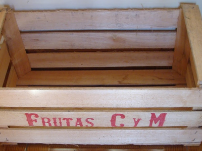 Guardá los cajones de verdulería que encuentres: mirá estas ideas de lámparas rústicas para tu hogar