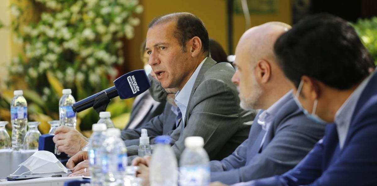 Omar Gutiérrez en la conferencia de energías renovables. Fuente: (Twitter)