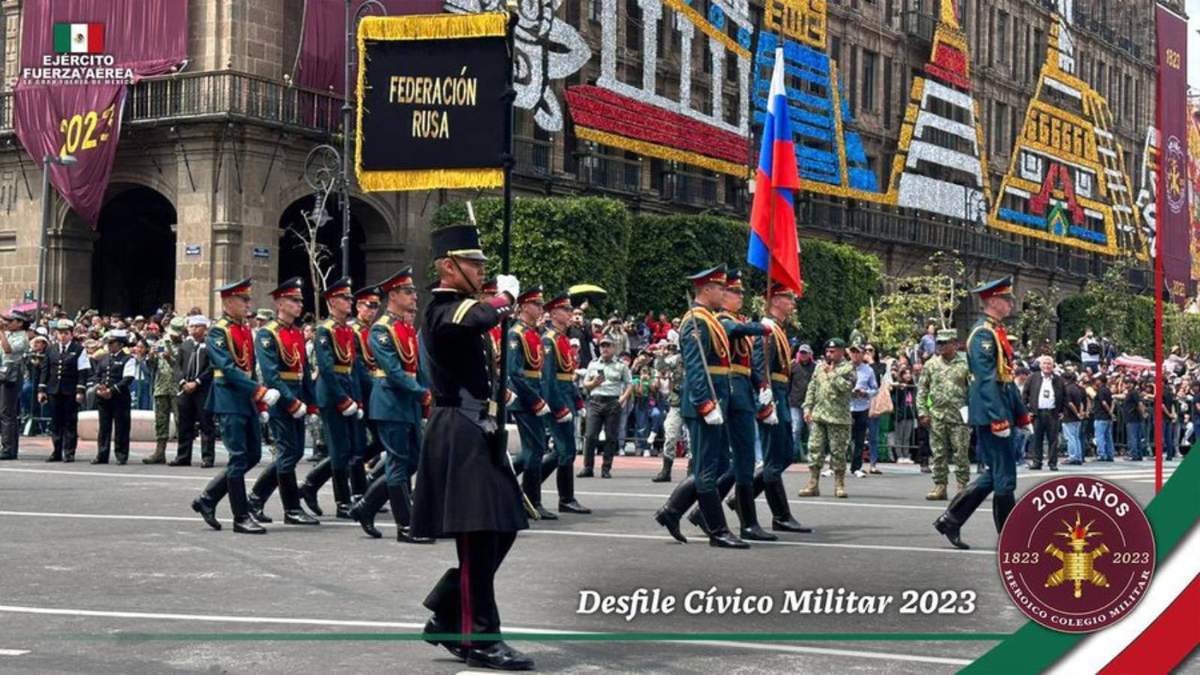 La delegación de Rusia en el defile cívico militar con motivo de la Independencia de México