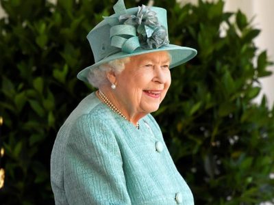 La reina Isabel II reaparece ante los medios y lo hace por un motivo de peso: ameritaba su presencia