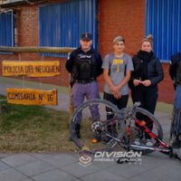 Recuperaron una bicicleta robada y se la entregaron a sus propietarios