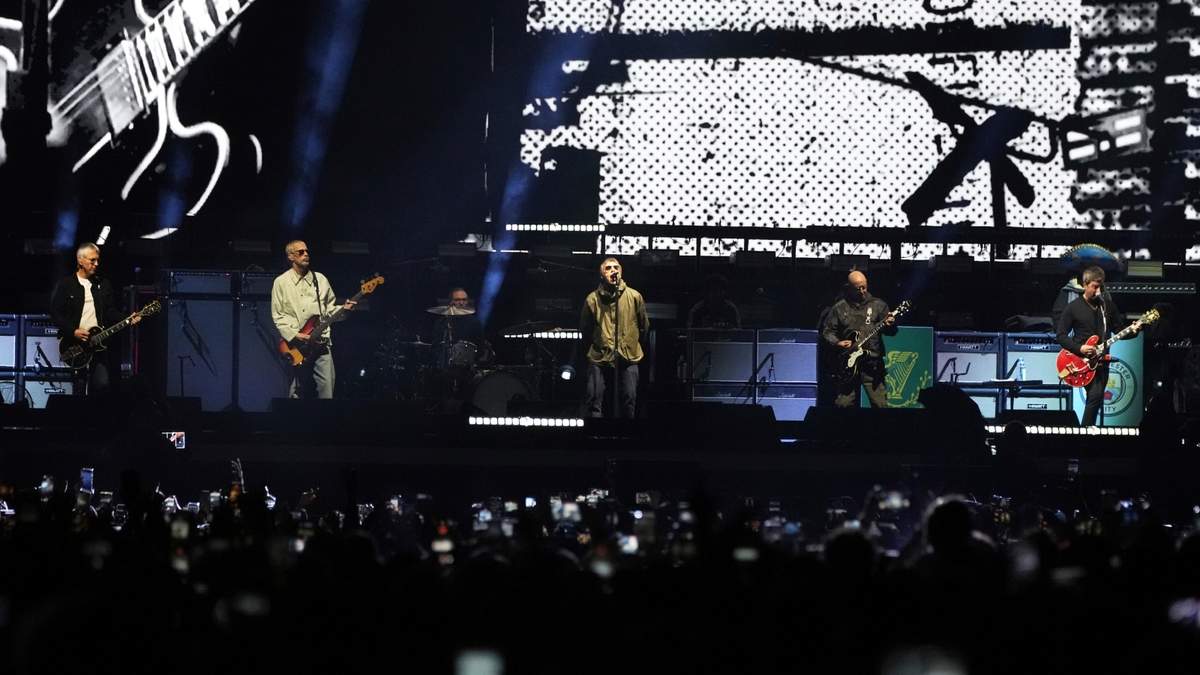 Oasis se presenta durante su gira mundial en la Ciudad de México, el viernes 12 de septiembre de 2025