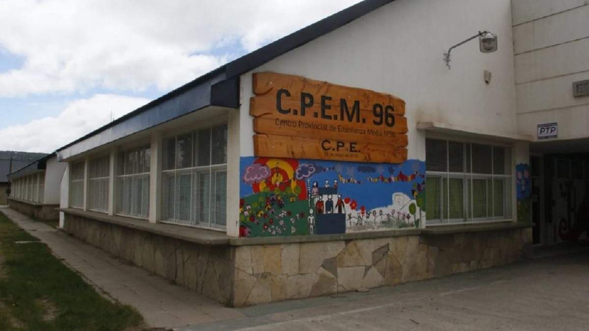 Edificio donde funciona actualmente el CPEM 96 de San Martín de los Andes. Fuente: (RSM)