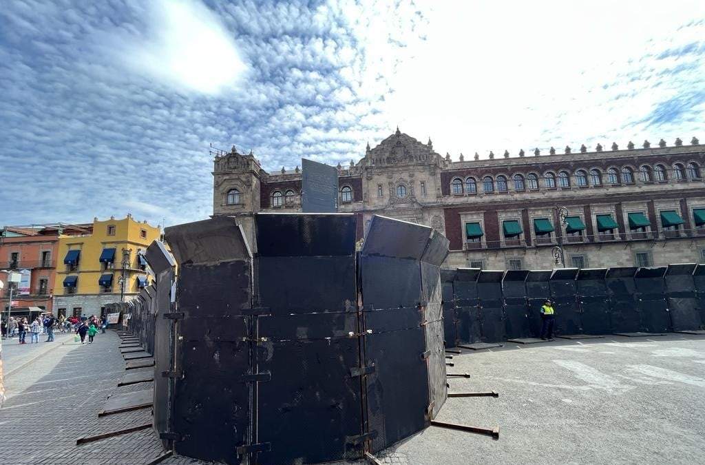 Palacio Nacional amanece con vallas previo a la realización de la Marcha por Nuestra Democracia