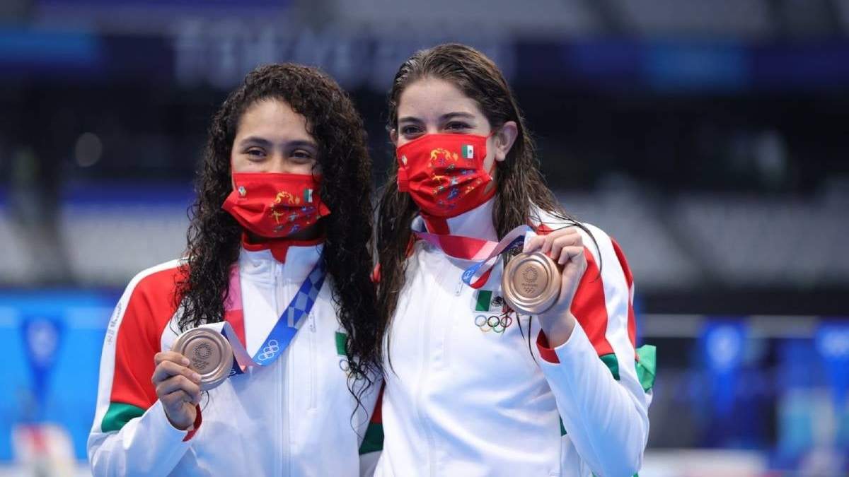 Gabriela Agúndez y Alejandra Orozco, con la medalla de bronce