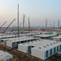 Ante rebrote de covid-19, China construye campo de cuarentena para más de 4 mil personas