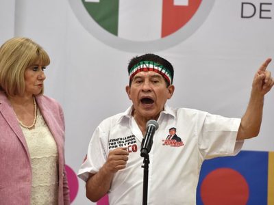 "Juanito" también competirá por la presidencia en el Frente y recuerda "traición" de AMLO