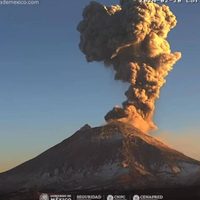 El volcán Popocatépetl registra explosión y una fumarola de mil 500 metros (Videos)