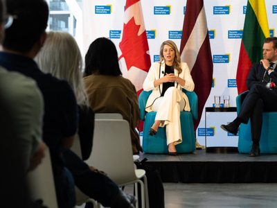 Canadá impone sanciones al sector petrolero y gasístico de Rusia