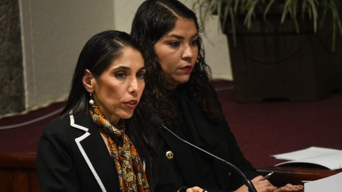 La fiscal general del estado de Veracruz, Verónica Hernández Giadáns, durante su comparecencia del 21 de enero de 2025, ante el Congreso local