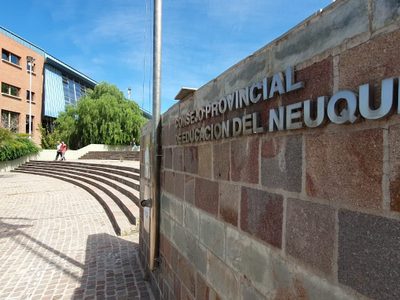 Comenzaron a quitar la documentación en papel en el Consejo Provincial de Educación