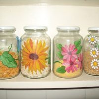 Si tenés un frasco de vidrio vacío, no lo tires: decoralo con papel de revista y dejalo como nuevo