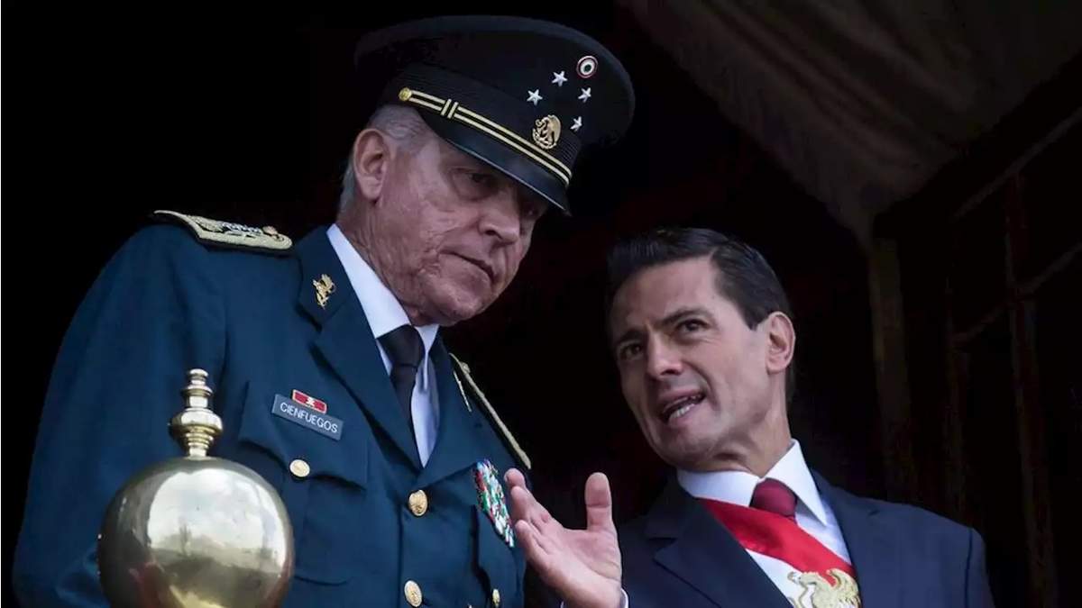 El exministro de Defensa Salvador Cienfuegos, junto al expresidente de México Enrique Peña Nieto. Fuente: (Twitter)