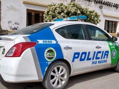 Un empleado municipal de Viedma tenía un arsenal y fotografías de mujeres en su casa
