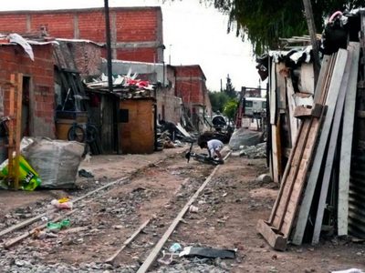Según el INDEC, una familia tipo necesita más de 40 mil pesos por mes para no ser pobre