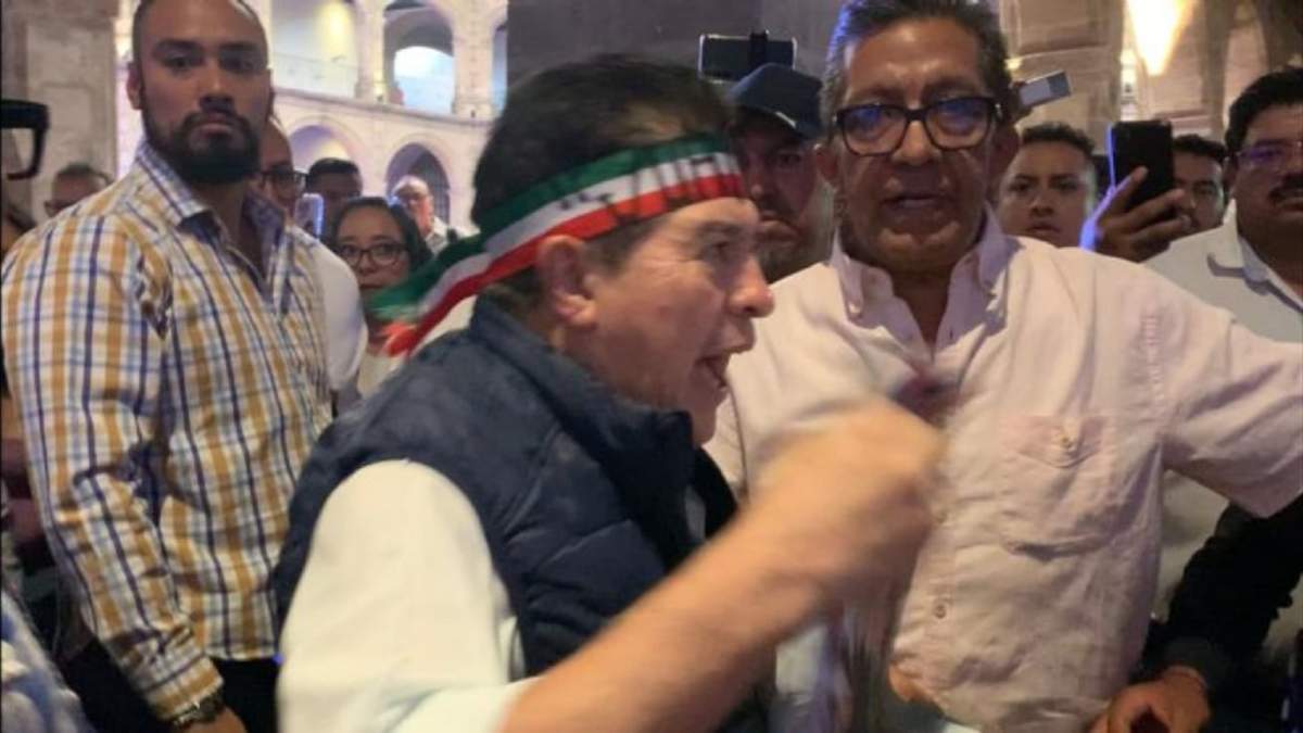 Juanito interrumpe el evento de Clara Brugada