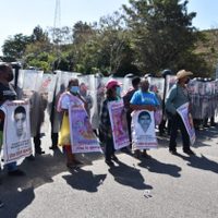 Guardia Nacional frena a normalistas de Ayotzinapa que pretendían tomar caseta