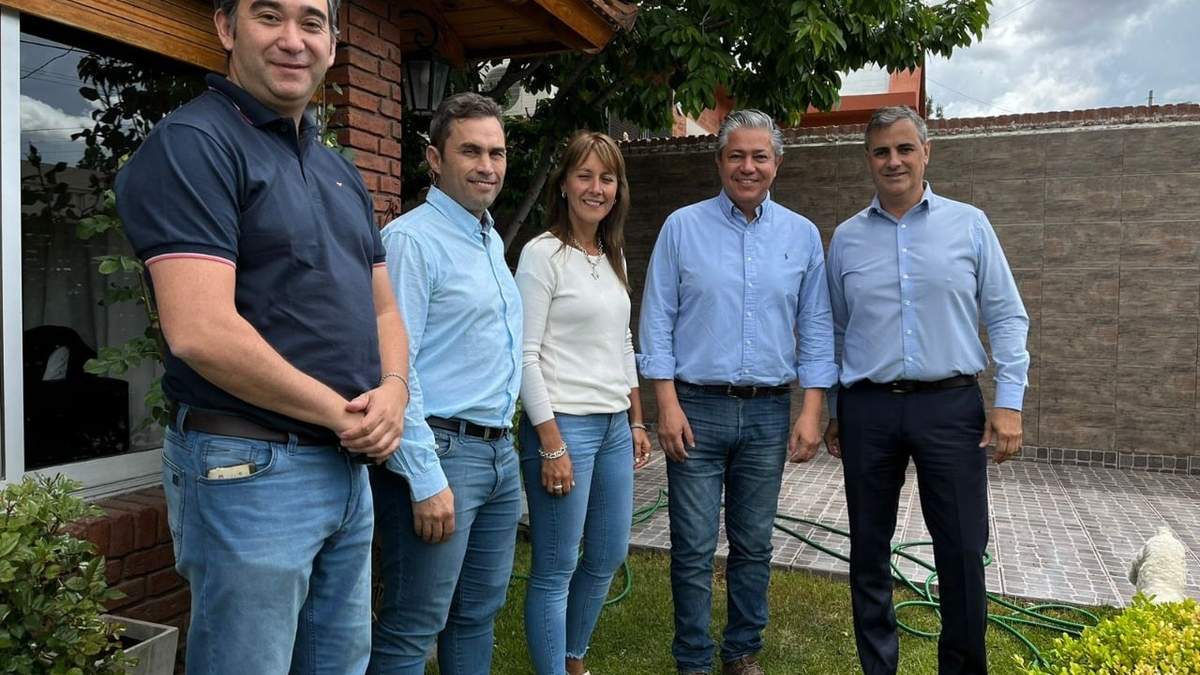 Figueroa junto a dirigentes de Compromiso. Fuente: (Facebook)